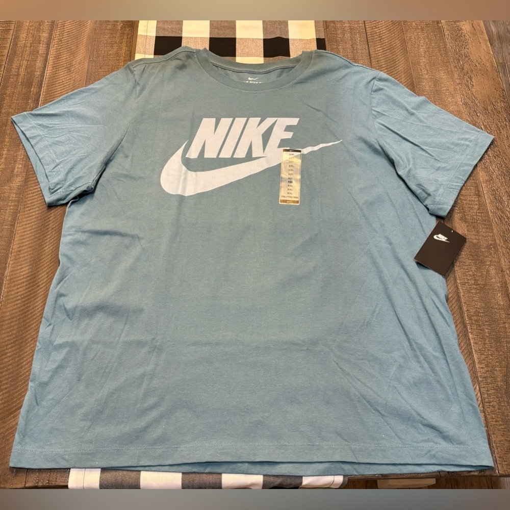 Brand: Nike
Type: T-Shirt
Size: Mens 2XL
Condition: Brand NEW